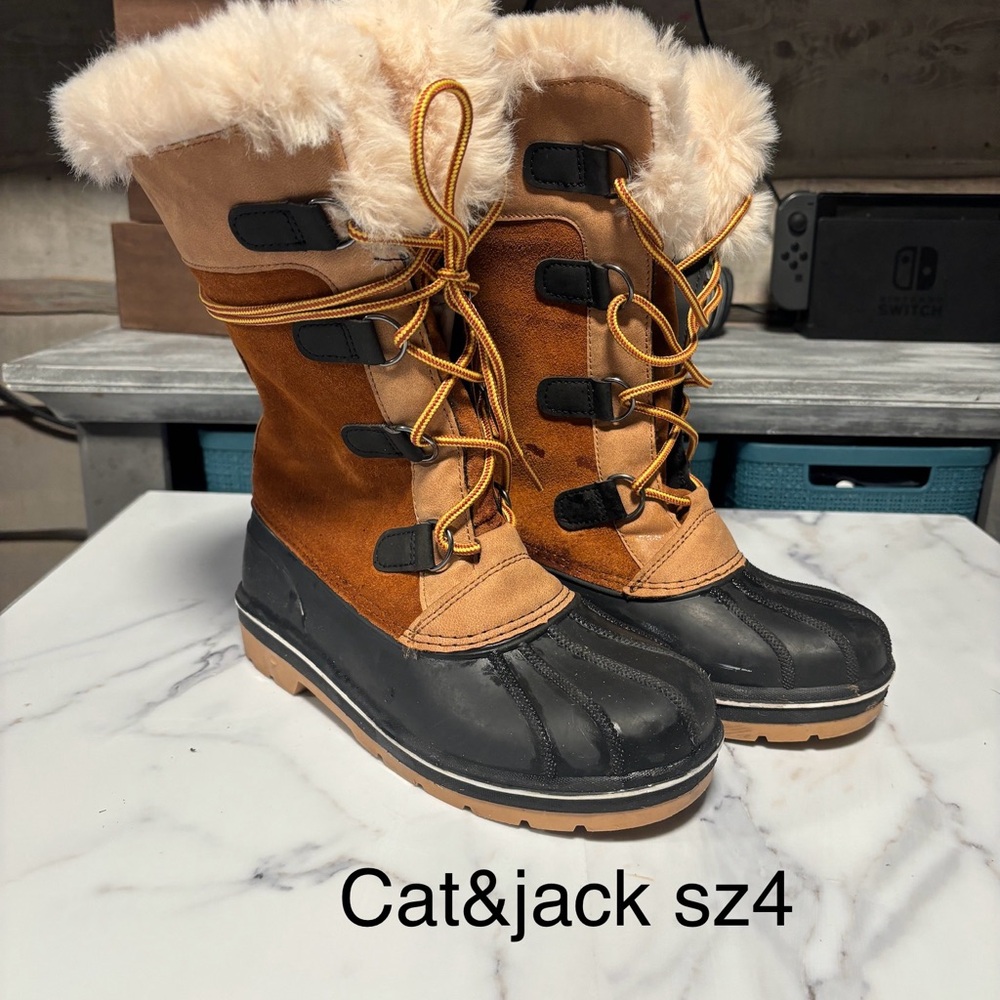 Cat and jack boots
